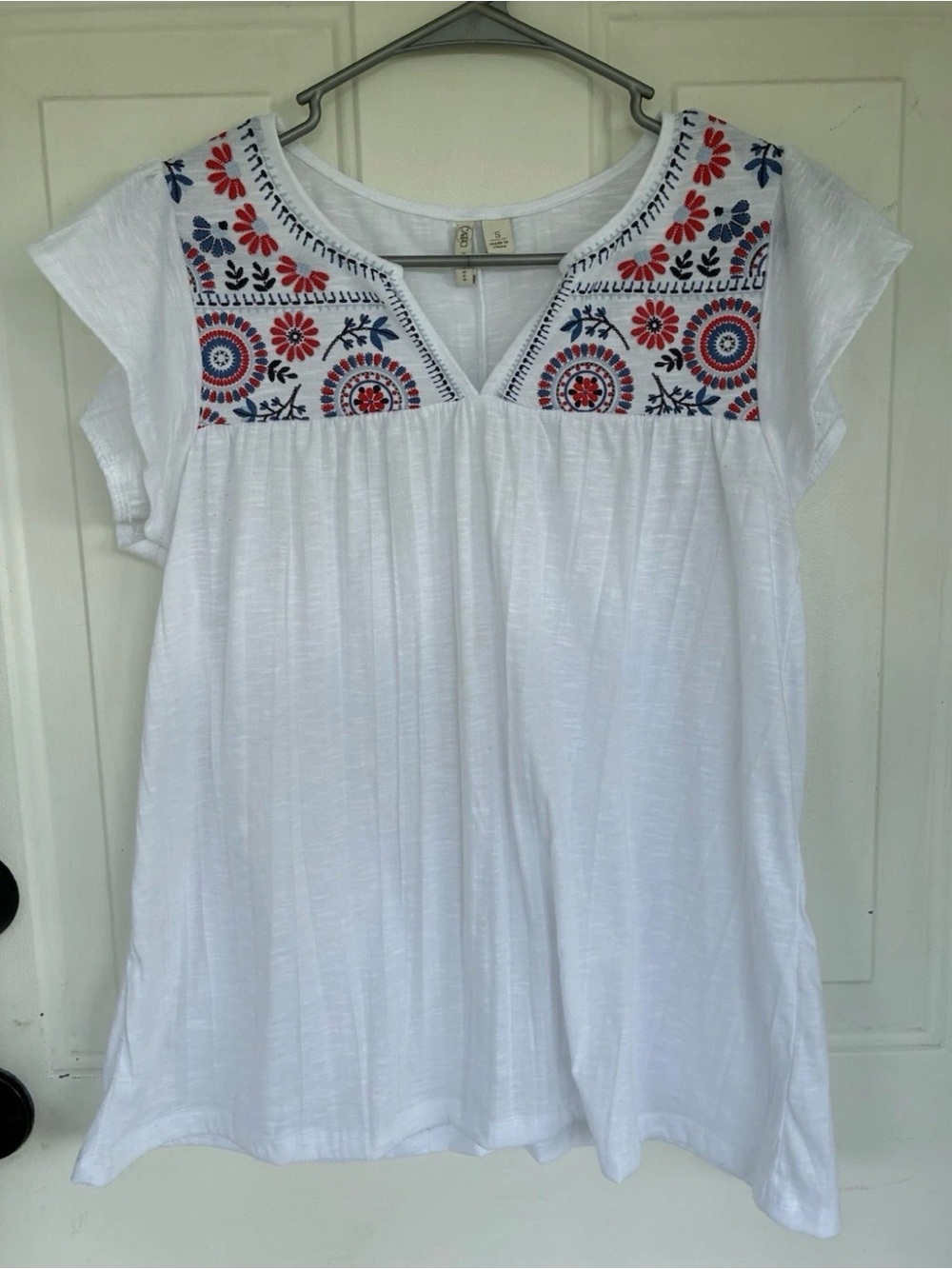 Cato Women’s White Embroidered Short Sleeve Blouse Size Small
